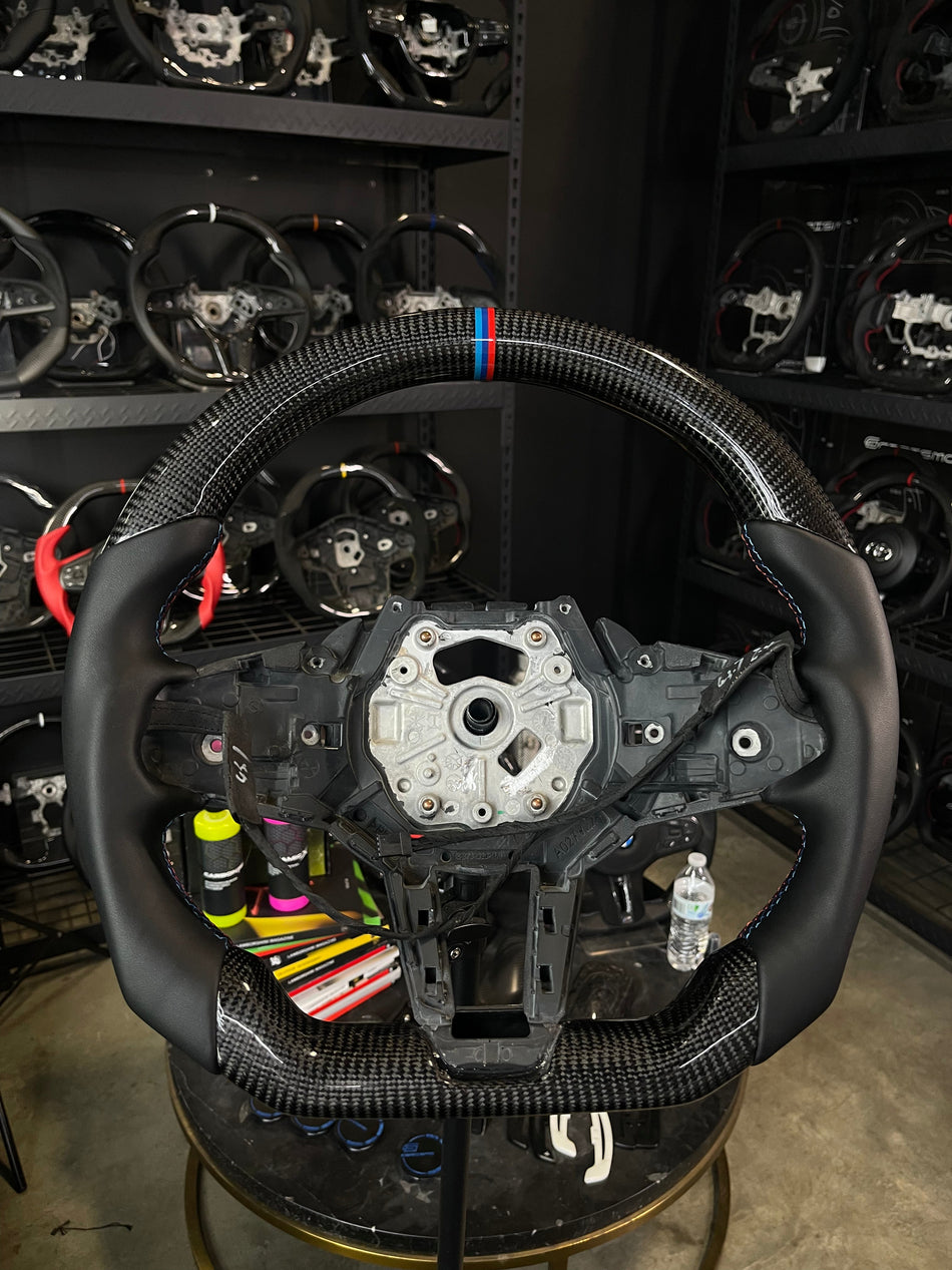[Media/Test] BMW G-Series LCI (M Performance Wheels) - Sport - Gloss Carbon - Smooth Leather - BMW M Colors Stitching - BMW M Colors Stripe (Heated)