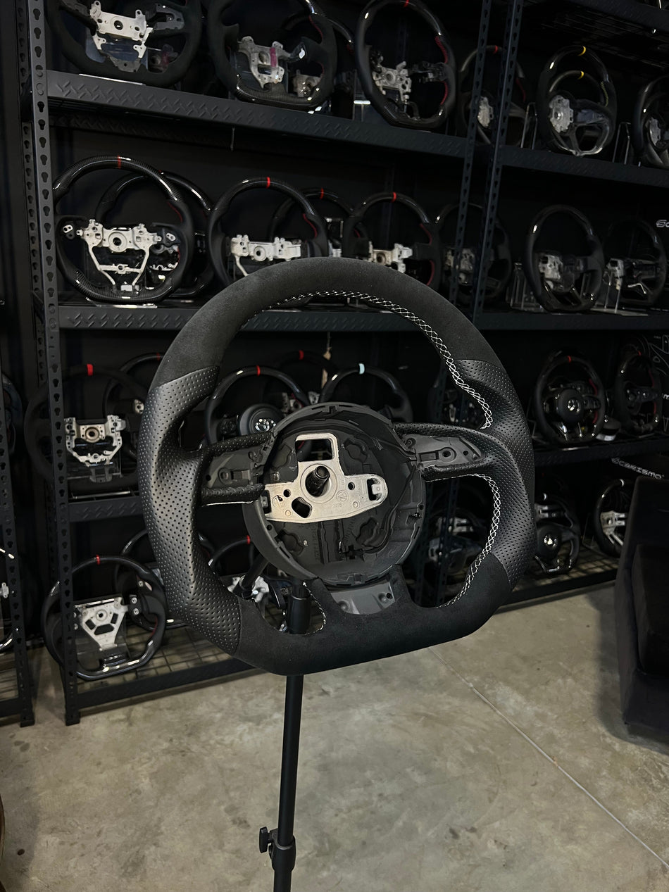 [Media/Test] Audi (B8.5 Wheel) - Sport - Alcantara -  Perforated Leather - White Stitching - No Stripe