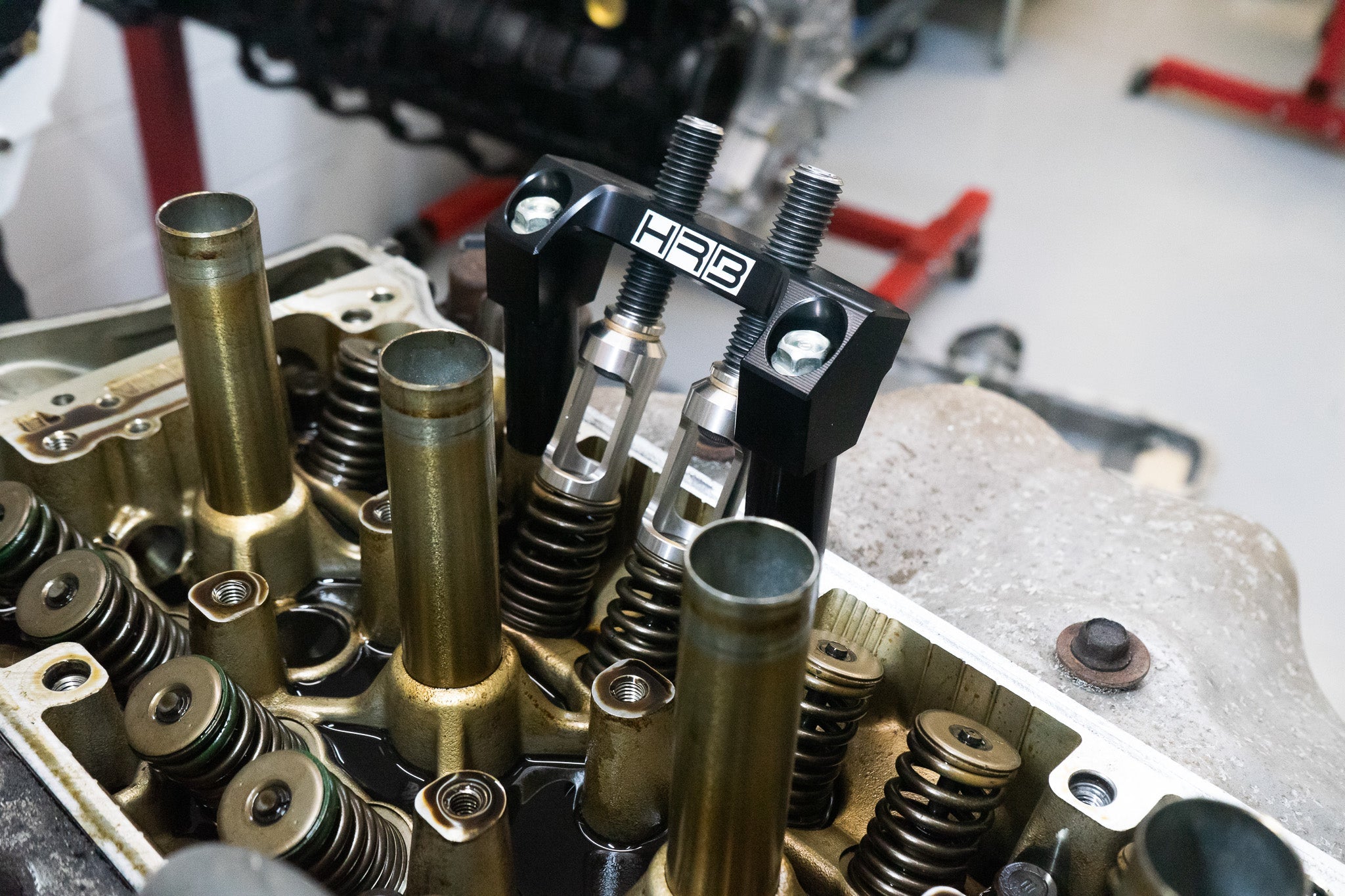 HRB Honda K Series In car valve spring tool - on cylinder head detail